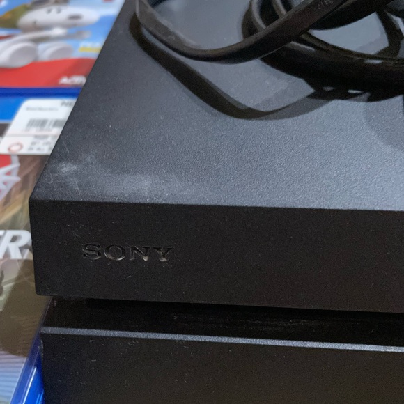 PS4 Bundle - Picture 2 of 4